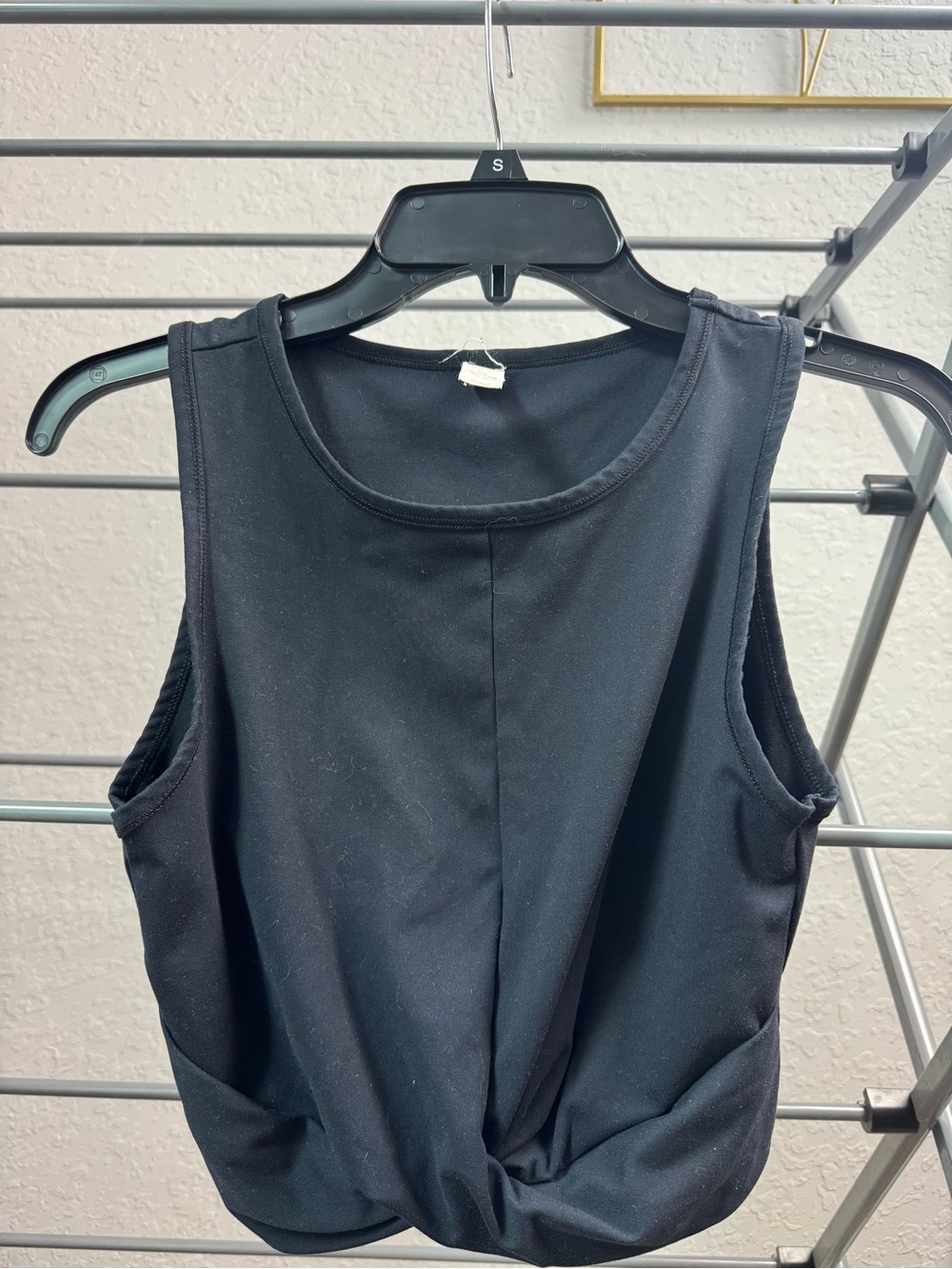 Women's Black Twist-Hem Crop Tank Top